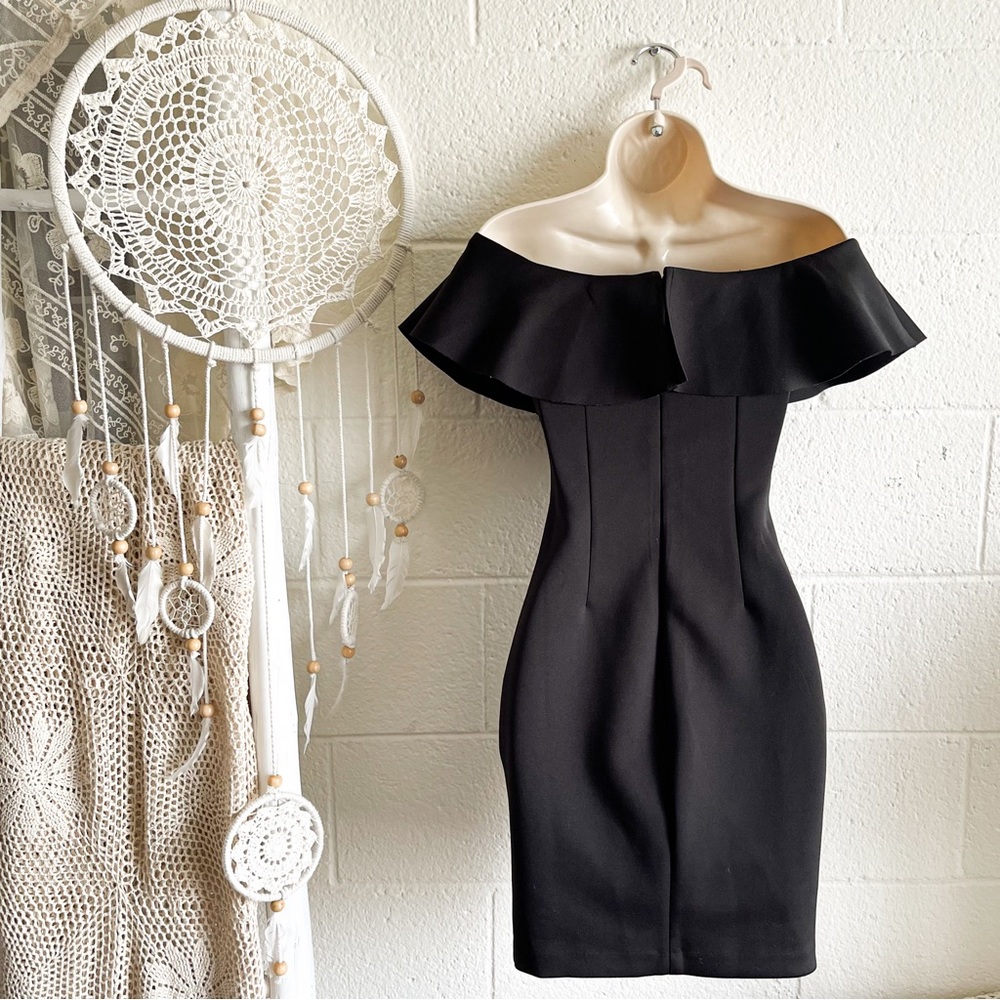 Guess Black V-Neck Ruffle Off Shoulder Mini Dress - Picture 2 of 13
